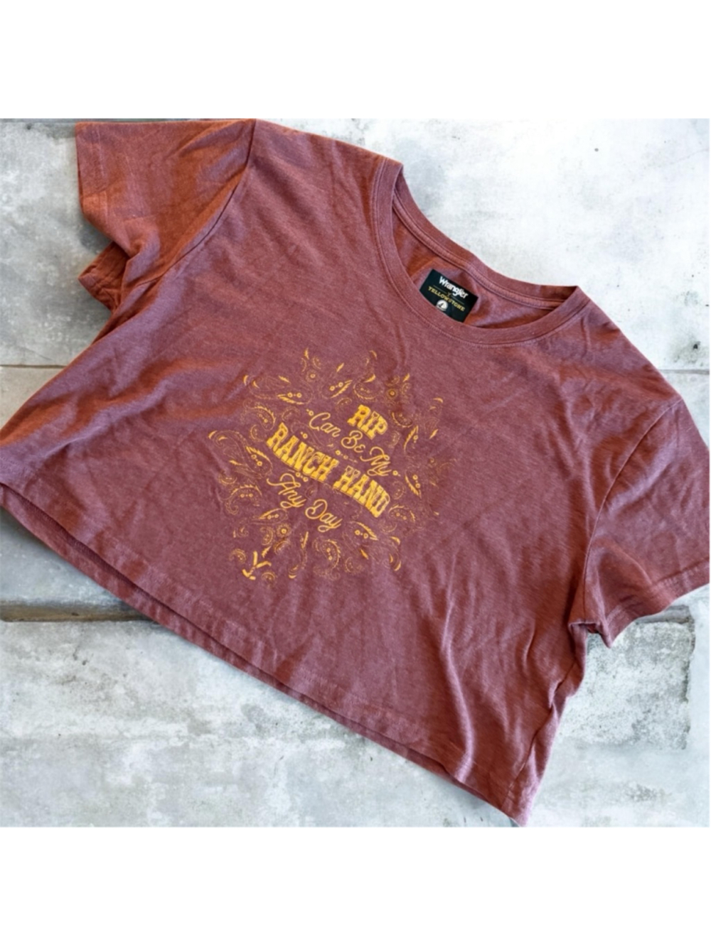 Wrangler Yellowstone Maroon Gold Short Sleeve Tee L